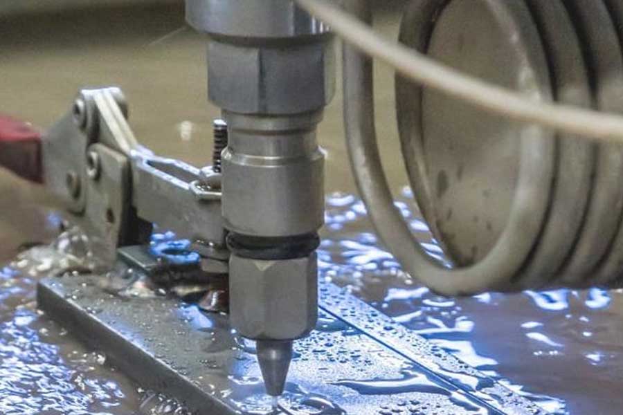 Cách kết hợp áp lực và công suất trong cắt tia nước để duy trì hiệu suất cắt tốt nhất