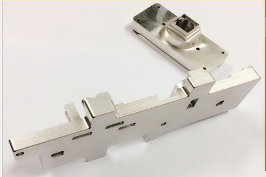 Pangolahan khusus bolongan mikro presisi kanggo nozzle baja tungsten saka mesin las werni solder