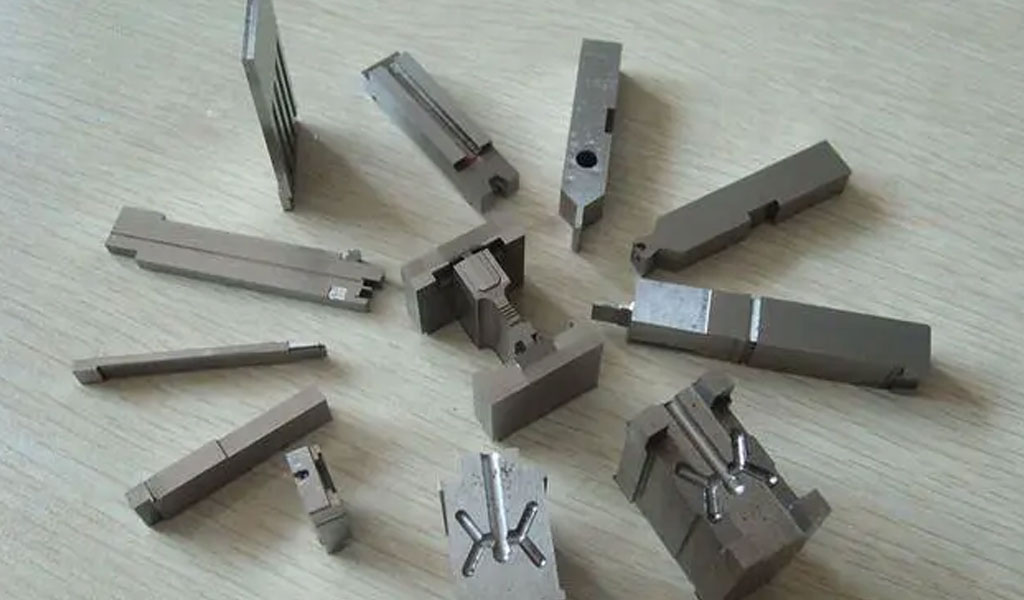 Differences Between Wire EDM and Die-Sinking EDM