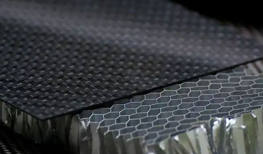 Mecanismul evolutiv al deteriorării prin delaminare și strategia procesului de suprimare a defectelor în prelucrarea CNC a structurii metalice laminate compozite pentru aviație (aliaj de titan + fibră de carbon)
