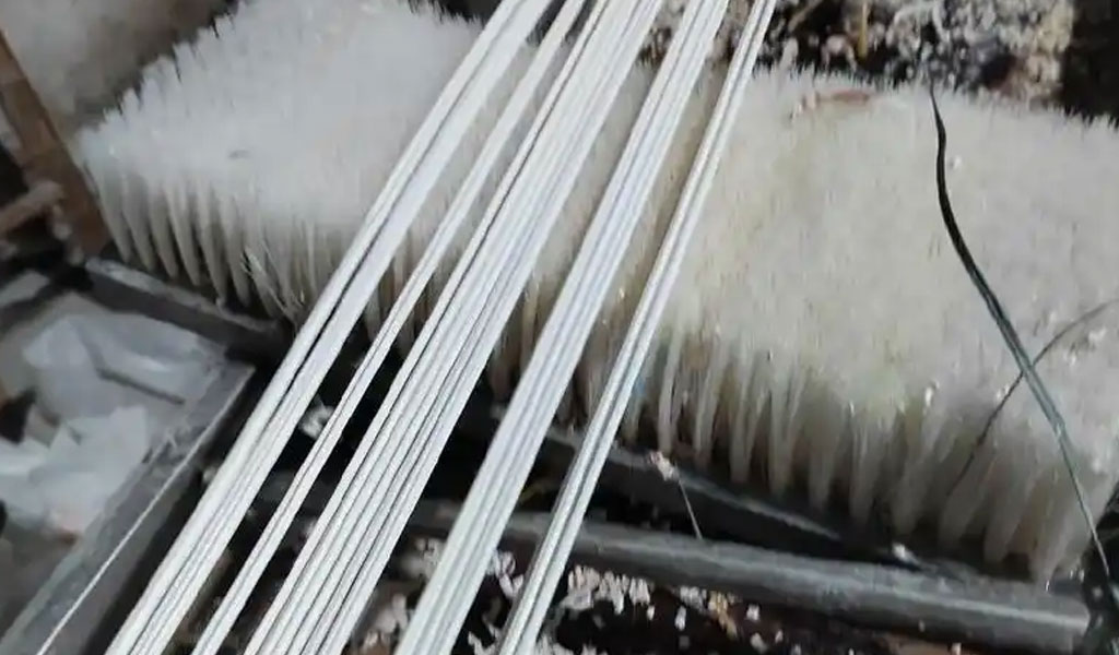 Студија за механизам за CNC обработка и контрола на квалитетот на површината на полимери со високи перформанси базирани на полиимиди за воздухопловни термички конструкции