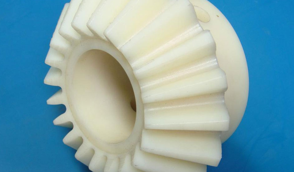 Жартылай кристалды пластмассалардың CNC өңдеу өнімділігіне әртүрлі кристалдық құрылымдардың әсерінің көп масштабты модельдеу